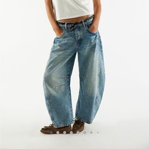 We The Free Light good luck barrel jeans in light beam color, size 25